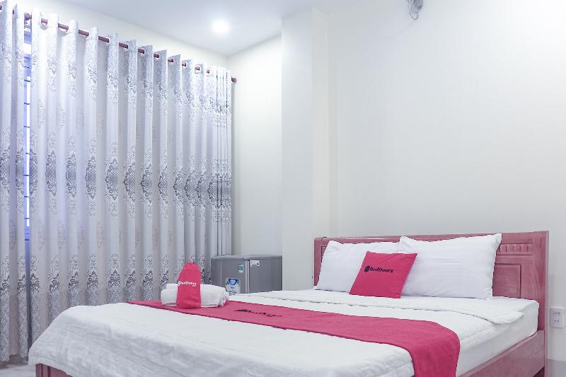 Reddoorz Plus @ Dong Den Street Cidade de Ho Chi Minh Exterior foto