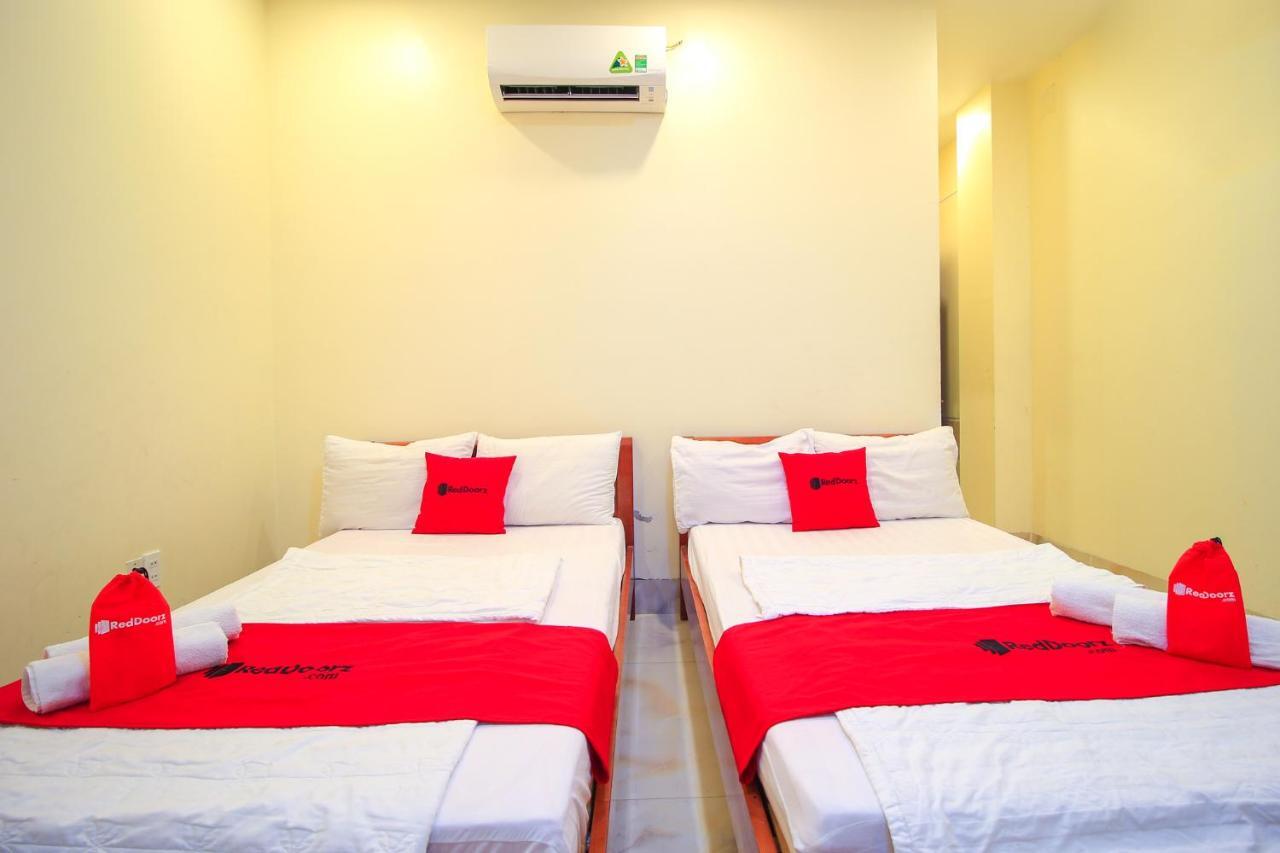 Reddoorz Plus @ Dong Den Street Cidade de Ho Chi Minh Exterior foto
