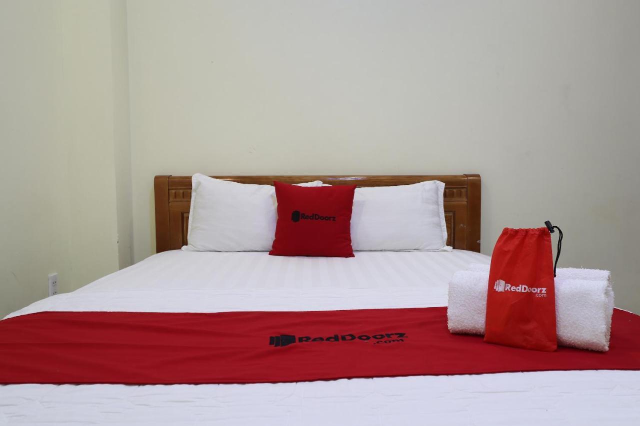 Reddoorz Plus @ Dong Den Street Cidade de Ho Chi Minh Exterior foto