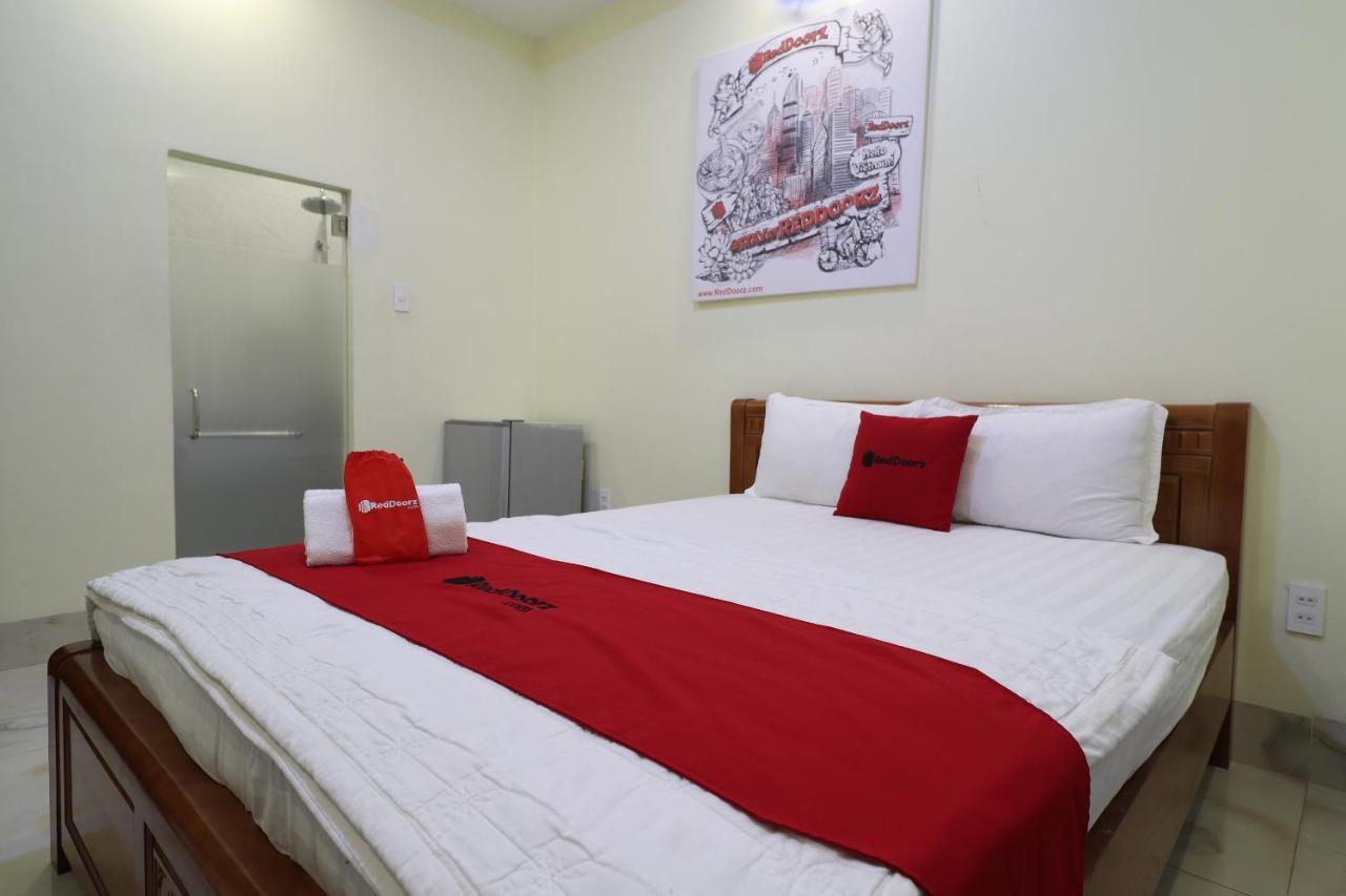 Reddoorz Plus @ Dong Den Street Cidade de Ho Chi Minh Exterior foto