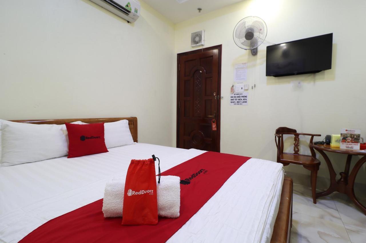 Reddoorz Plus @ Dong Den Street Cidade de Ho Chi Minh Exterior foto