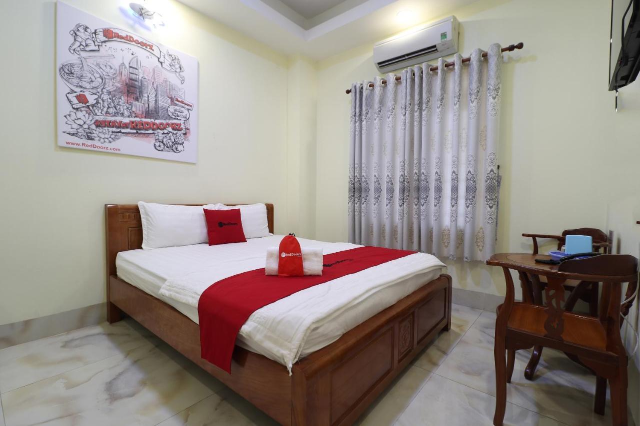 Reddoorz Plus @ Dong Den Street Cidade de Ho Chi Minh Exterior foto